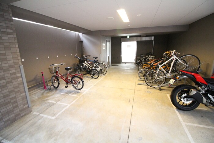 物件外観写真6　(駐輪場)