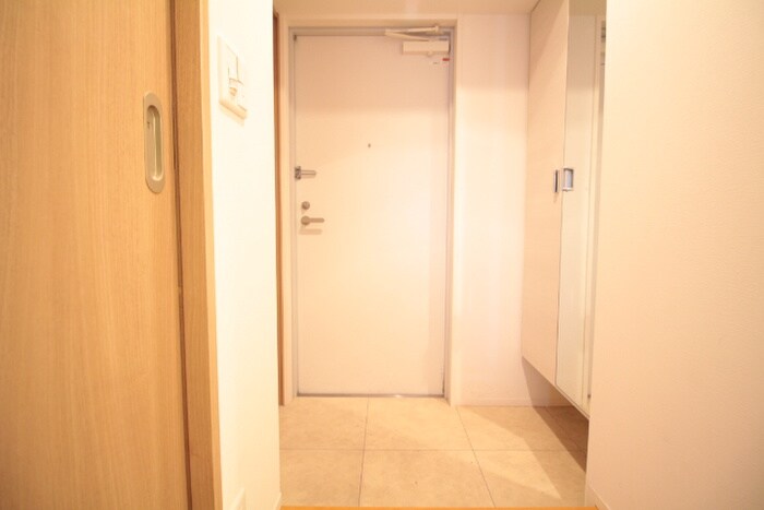 物件内観写真13　(玄関)