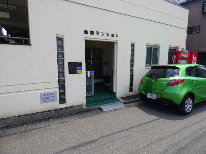 物件外観写真2　(エントランス部分)