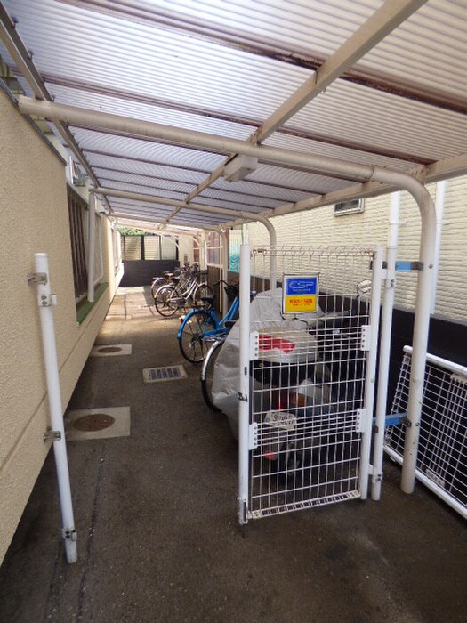 物件外観写真5　(駐輪場)