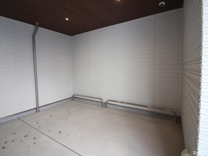 物件外観写真2　(駐輪場)