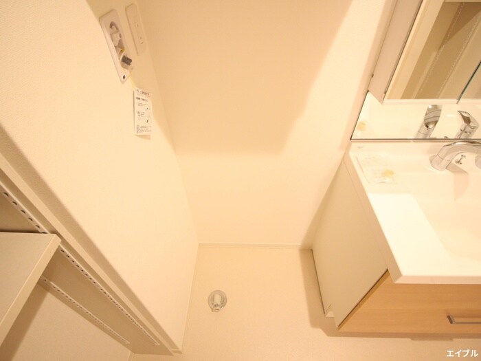 物件内観写真12　(洗濯機置場)