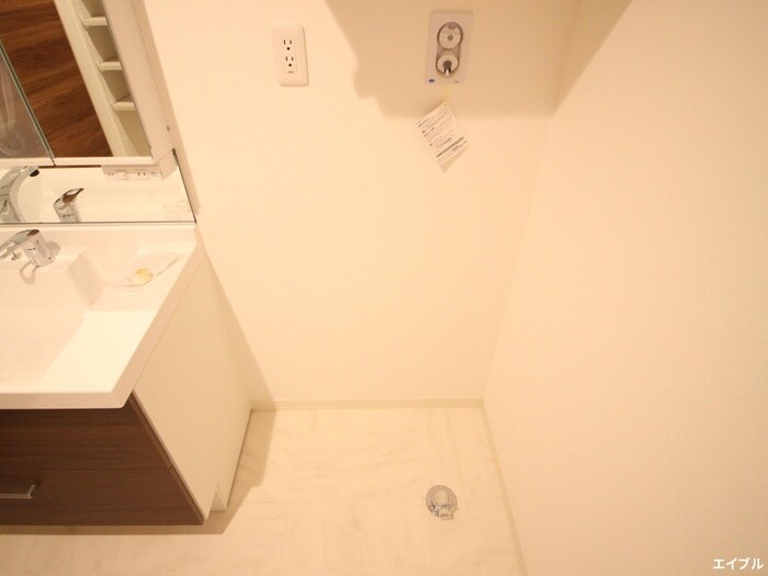 物件内観写真12　(洗濯機置場)