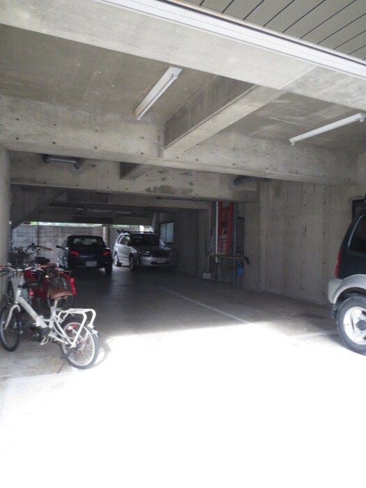 物件外観写真3　(駐車場)