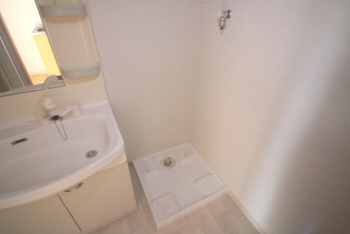 物件内観写真16　(洗濯機置場)