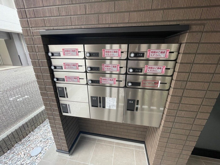 物件外観写真6　(エントランス部分)