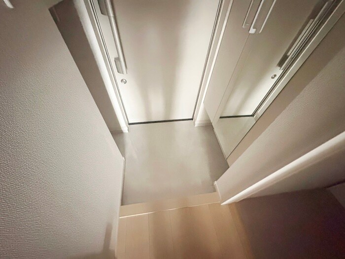 物件内観写真12　(玄関)