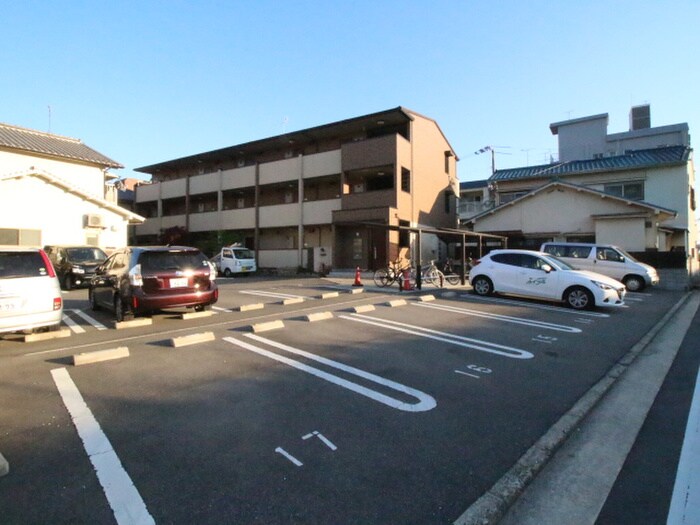 物件外観写真2　(駐車場)