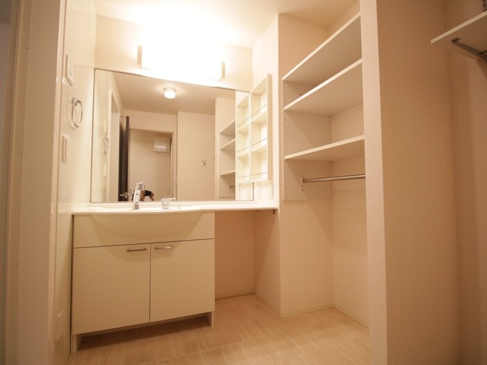 物件内観写真9　(洗面)