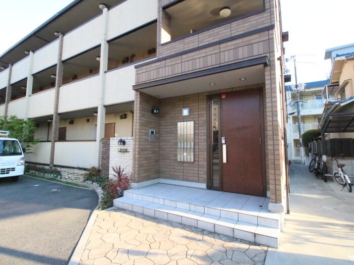 物件外観写真5　(エントランス部分)