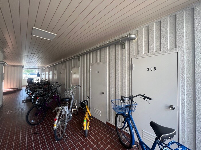 物件外観写真3　(駐輪場)