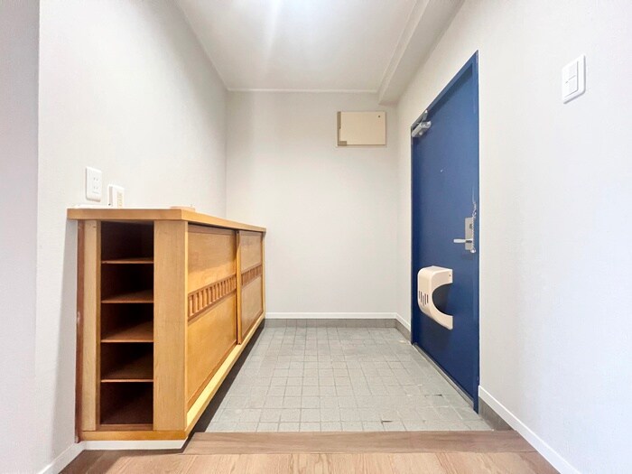 物件内観写真11　(玄関)