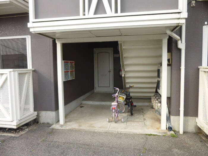 物件外観写真4　(エントランス部分)