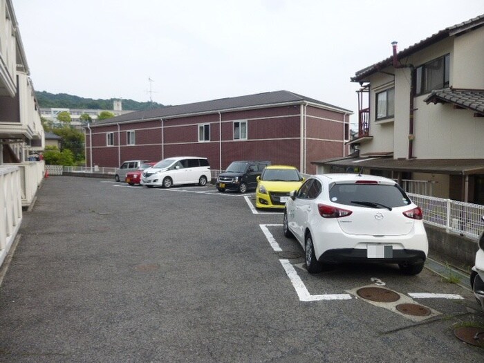 物件外観写真6　(駐車場)