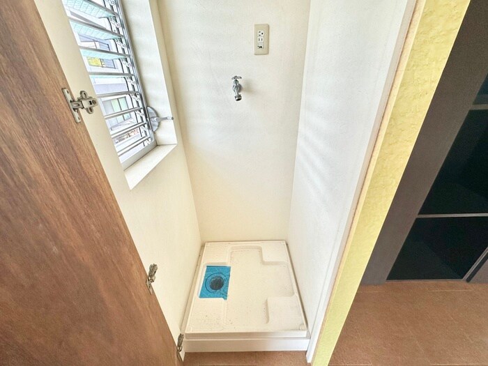 物件内観写真12　(洗濯機置場)