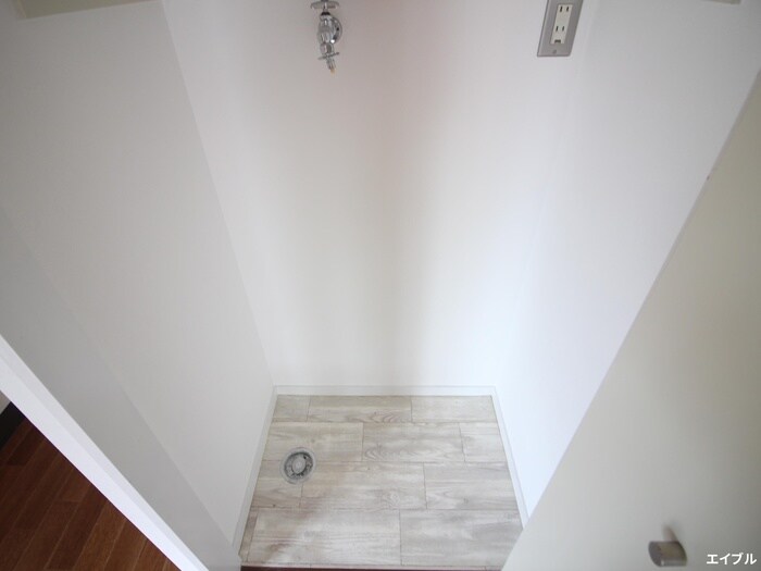 物件内観写真12　(洗濯機置場)