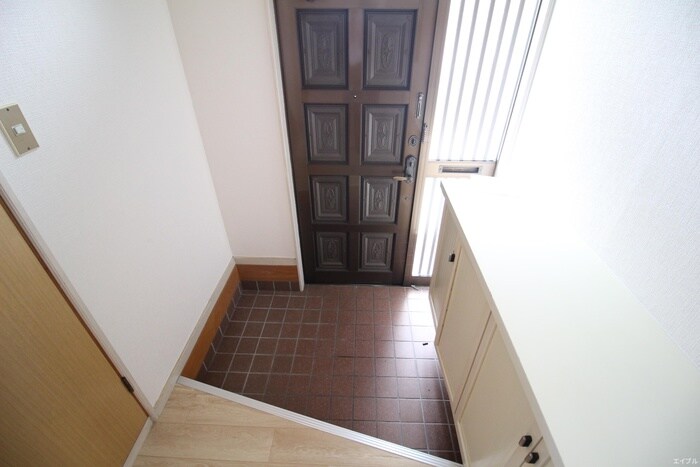 物件内観写真8　(玄関)