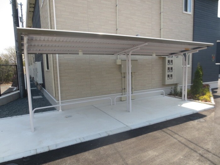 物件外観写真3　(駐輪場)