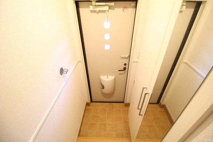 物件内観写真18　(玄関)