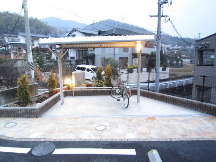 物件外観写真3　(駐輪場)