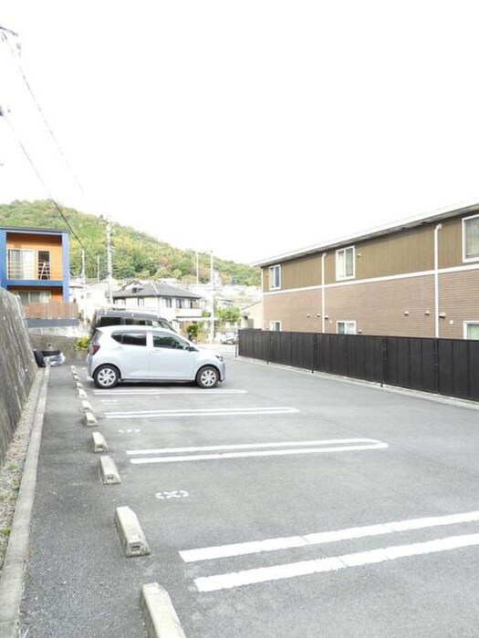 物件外観写真4　(駐車場)