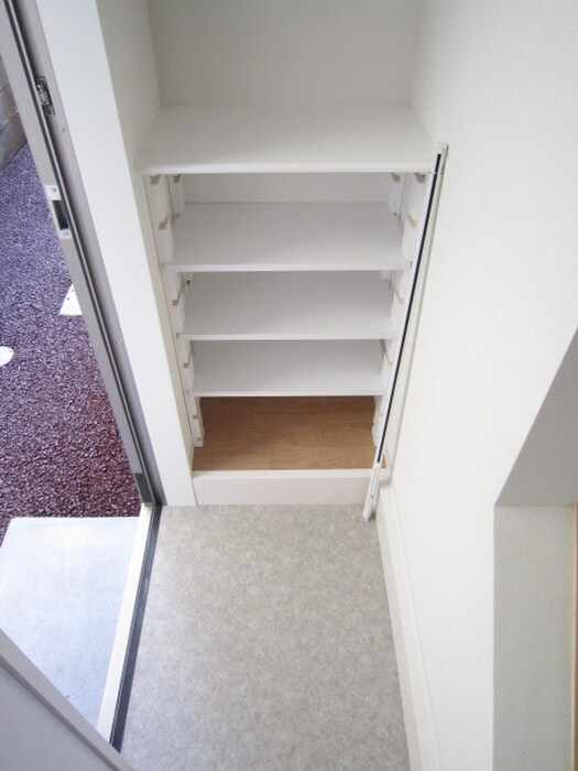 物件内観写真9　(玄関)