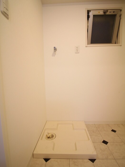 物件内観写真18　(洗濯機置場)