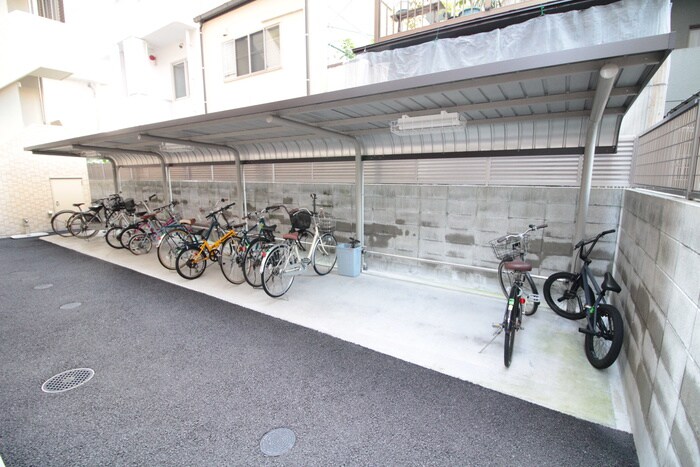 物件外観写真5　(駐輪場)