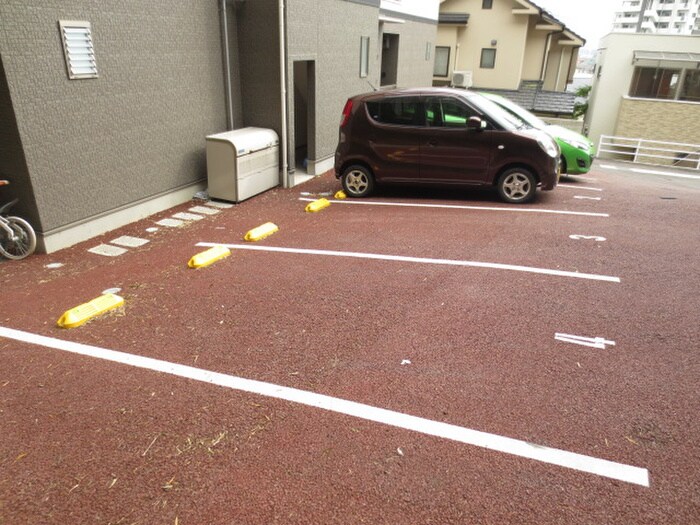 物件外観写真2　(駐車場)