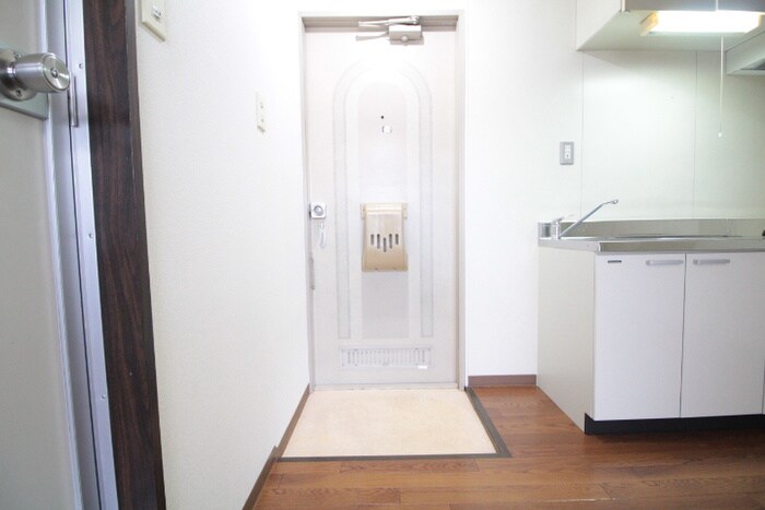 物件内観写真13　(玄関)