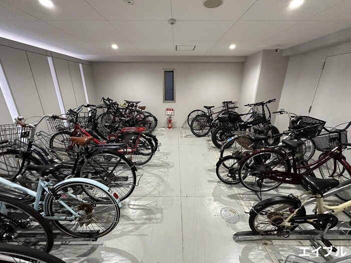 物件外観写真4　(駐輪場)