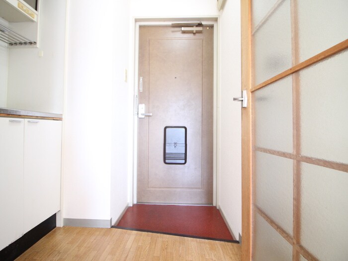 物件内観写真10　(玄関)