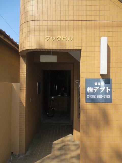 物件外観写真2　(エントランス部分)