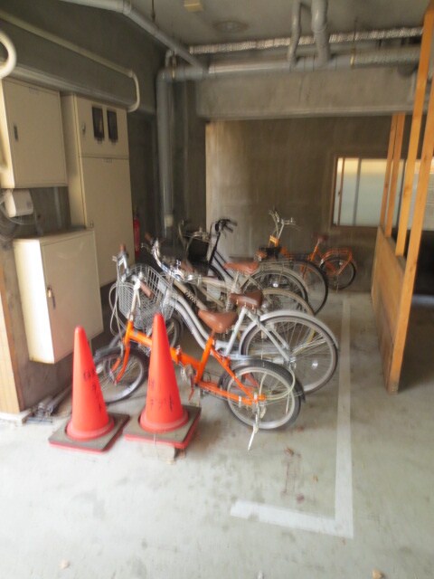 物件外観写真3　(駐輪場)