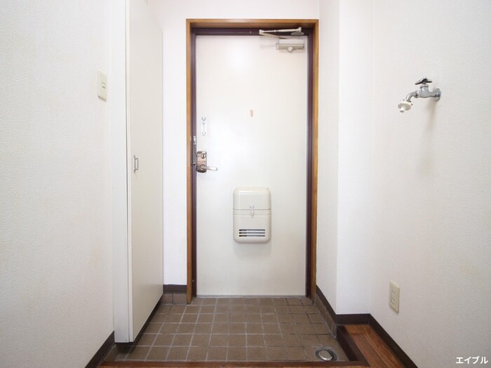 物件内観写真11　(玄関)