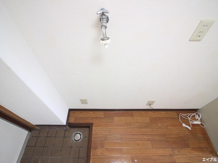 物件内観写真13　(洗濯機置場)