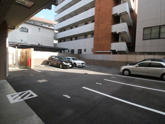 物件外観写真5　(駐車場)