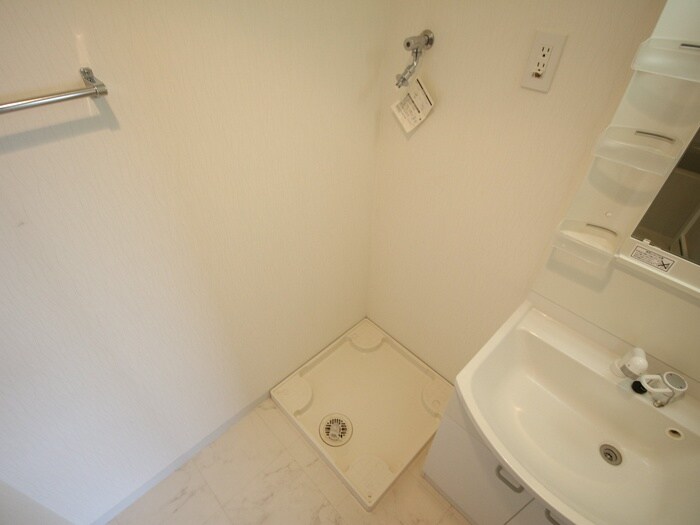 物件内観写真16　(洗濯機置場)