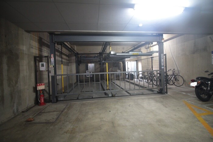 物件外観写真6　(駐車場)