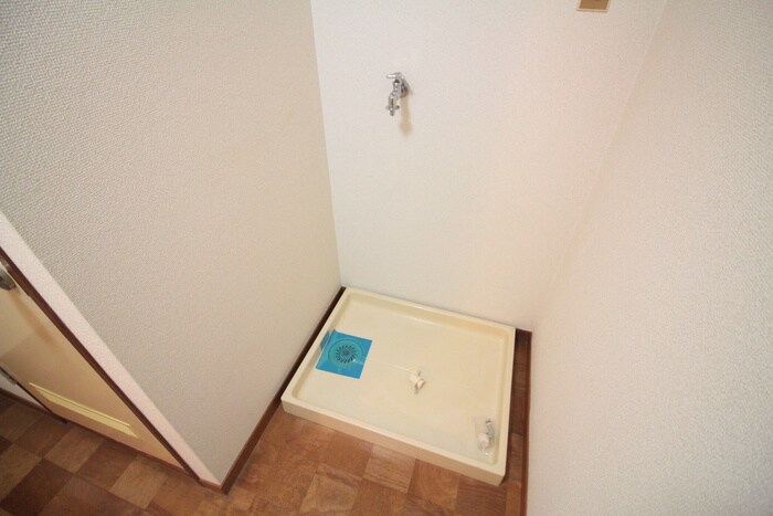 物件内観写真18　(洗濯機置場)