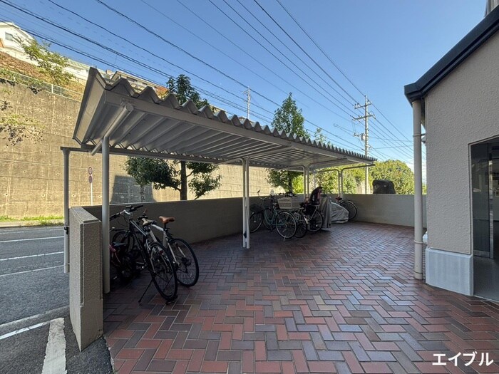 物件外観写真2　(駐輪場)