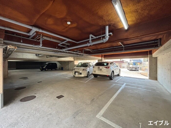 物件外観写真3　(駐車場)