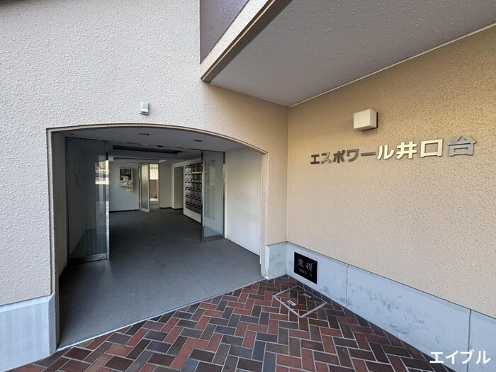 物件外観写真4　(エントランス部分)