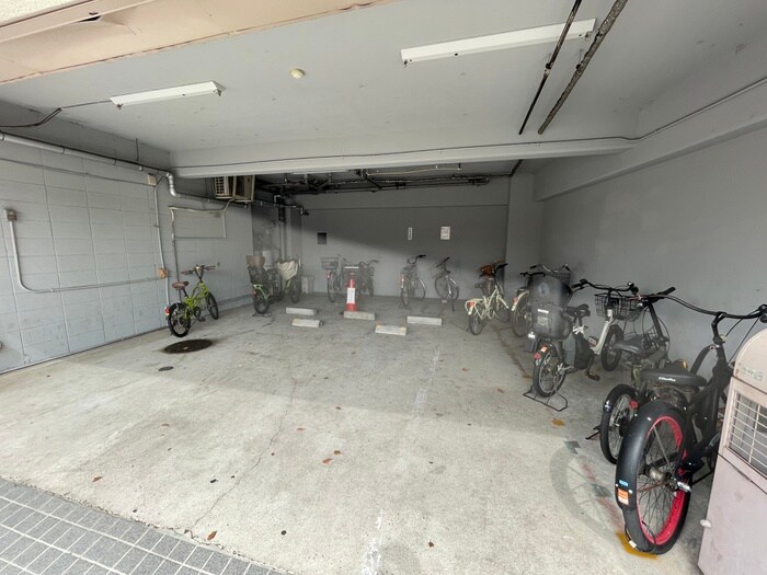物件外観写真4　(駐輪場)