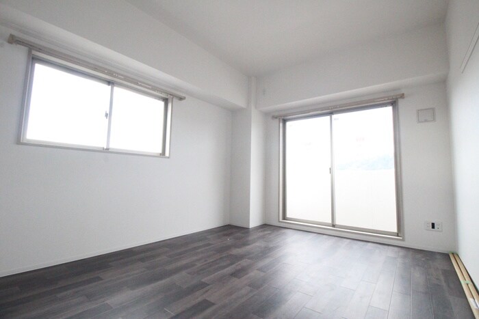 物件内観写真11　(室内からの展望)