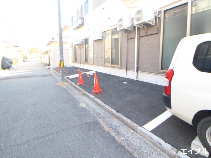 物件外観写真2　(駐車場)