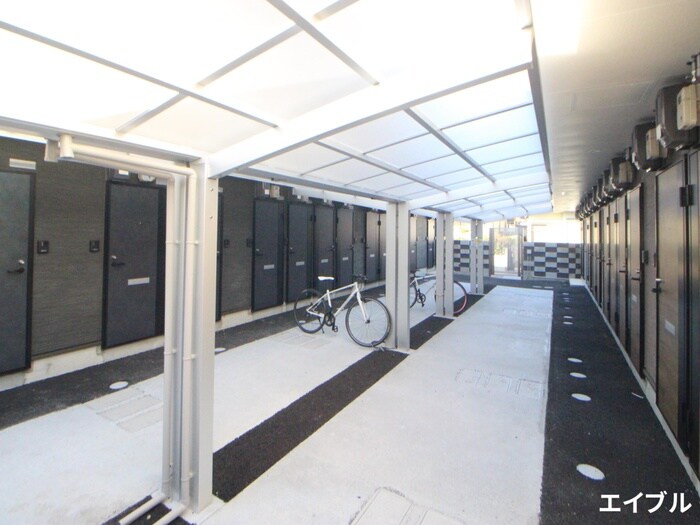 物件外観写真3　(駐輪場)