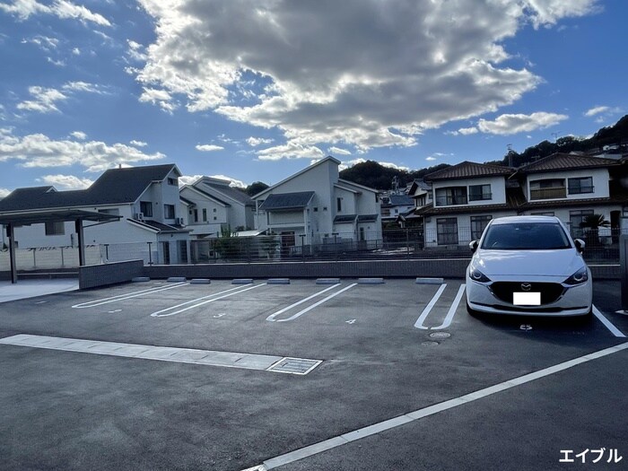 物件外観写真2　(駐車場)