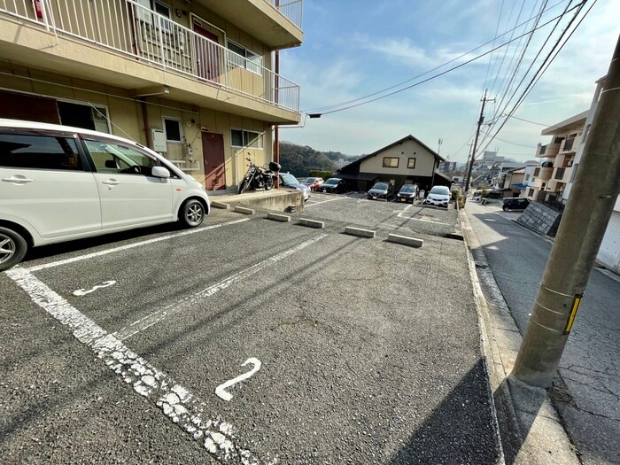 物件外観写真2　(駐車場)