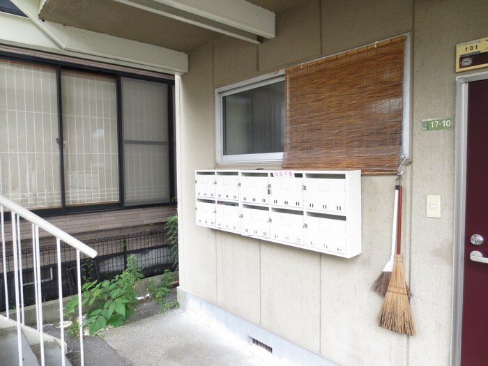 物件外観写真3　(エントランス部分)